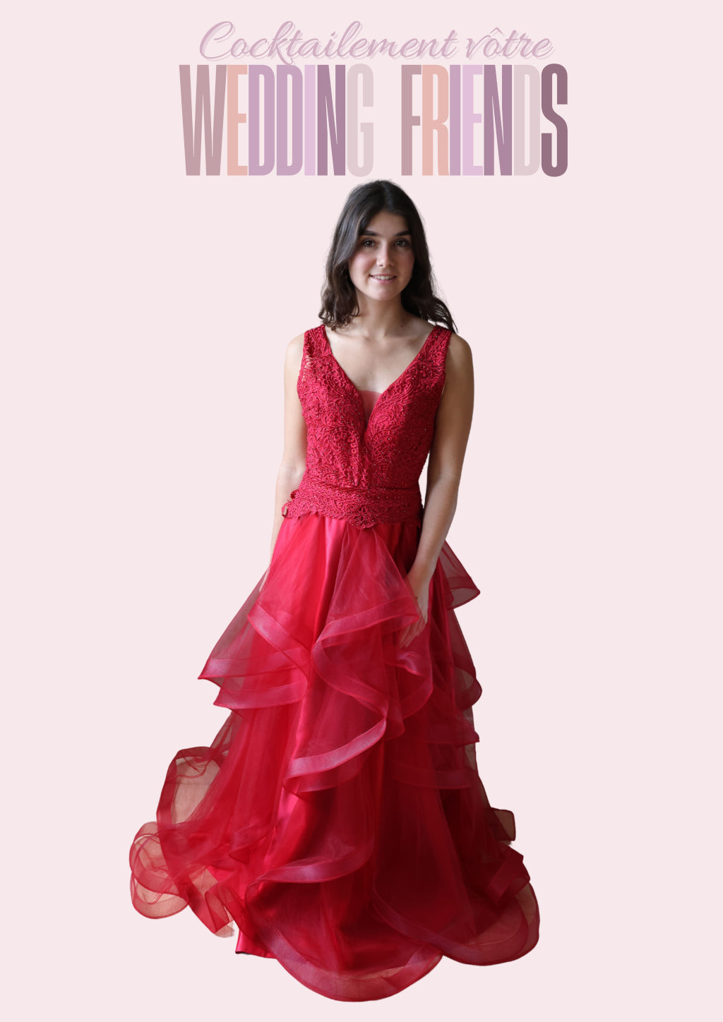 présentation du modele rouge de la collection de robes de soirée de cocktail de cérémonie de la marque wedding friends